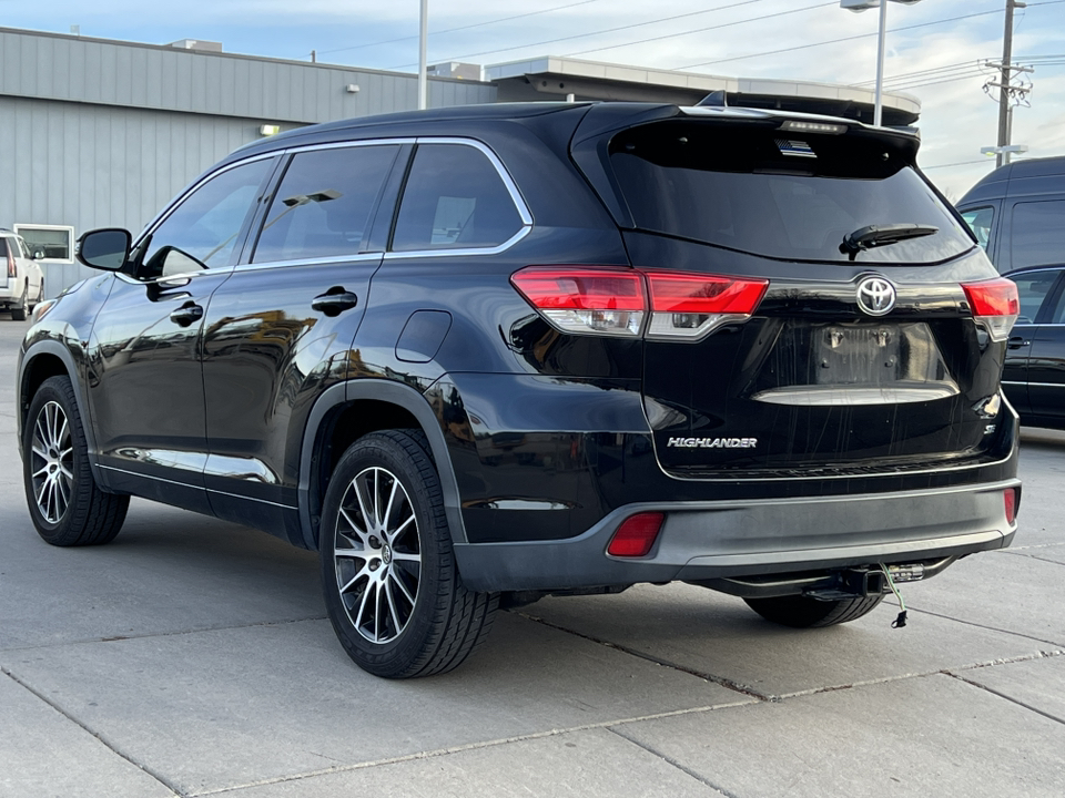 2017 Toyota Highlander  13