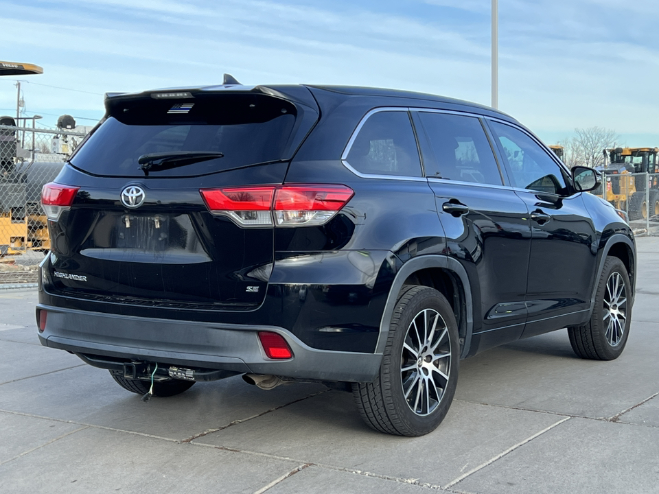 2017 Toyota Highlander  14