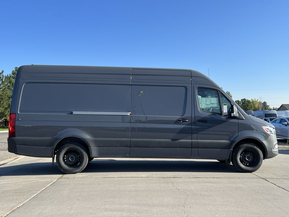 2024 Mercedes-Benz Sprinter 2500 Cargo 170 WB 2