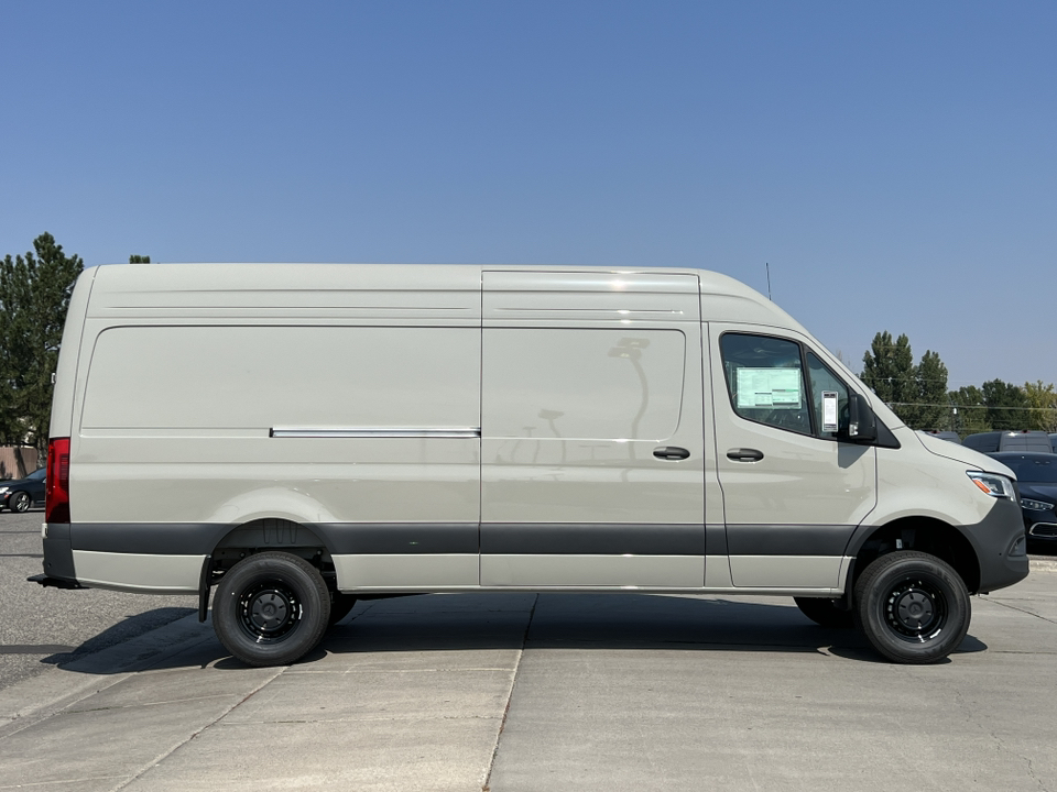 2025 Mercedes-Benz Sprinter 2500 Crew 170 WB 3