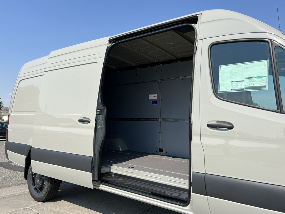 2025 Mercedes-Benz Sprinter 2500 Crew 170 WB 33