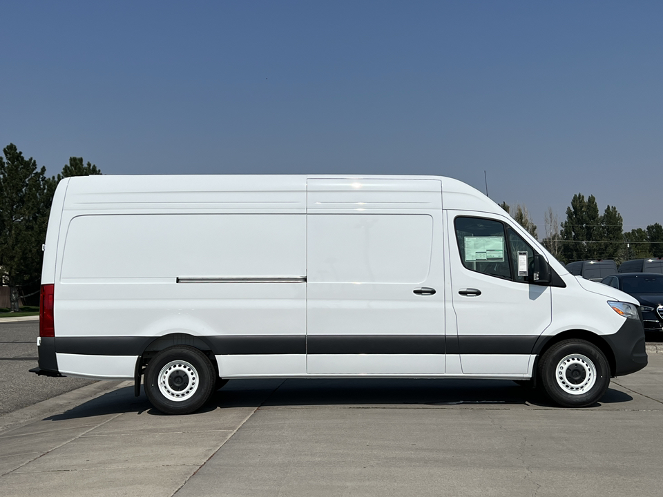 2025 Mercedes-Benz Sprinter 2500 Cargo 170 WB 2