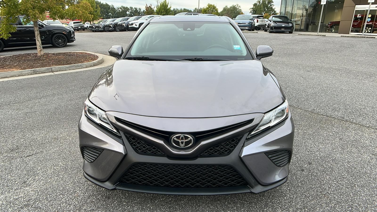 2019 Toyota Camry SE 2