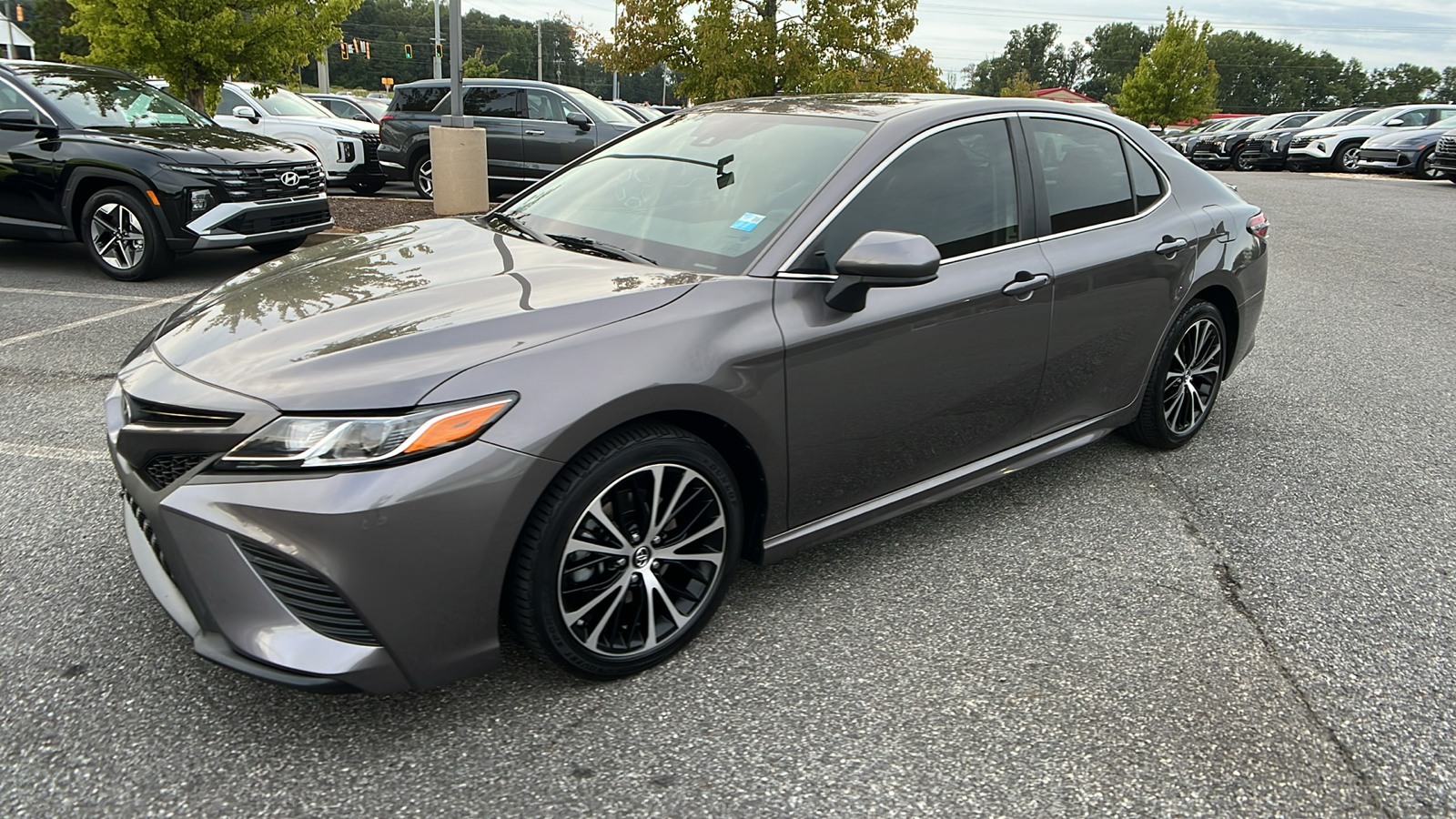 2019 Toyota Camry SE 3