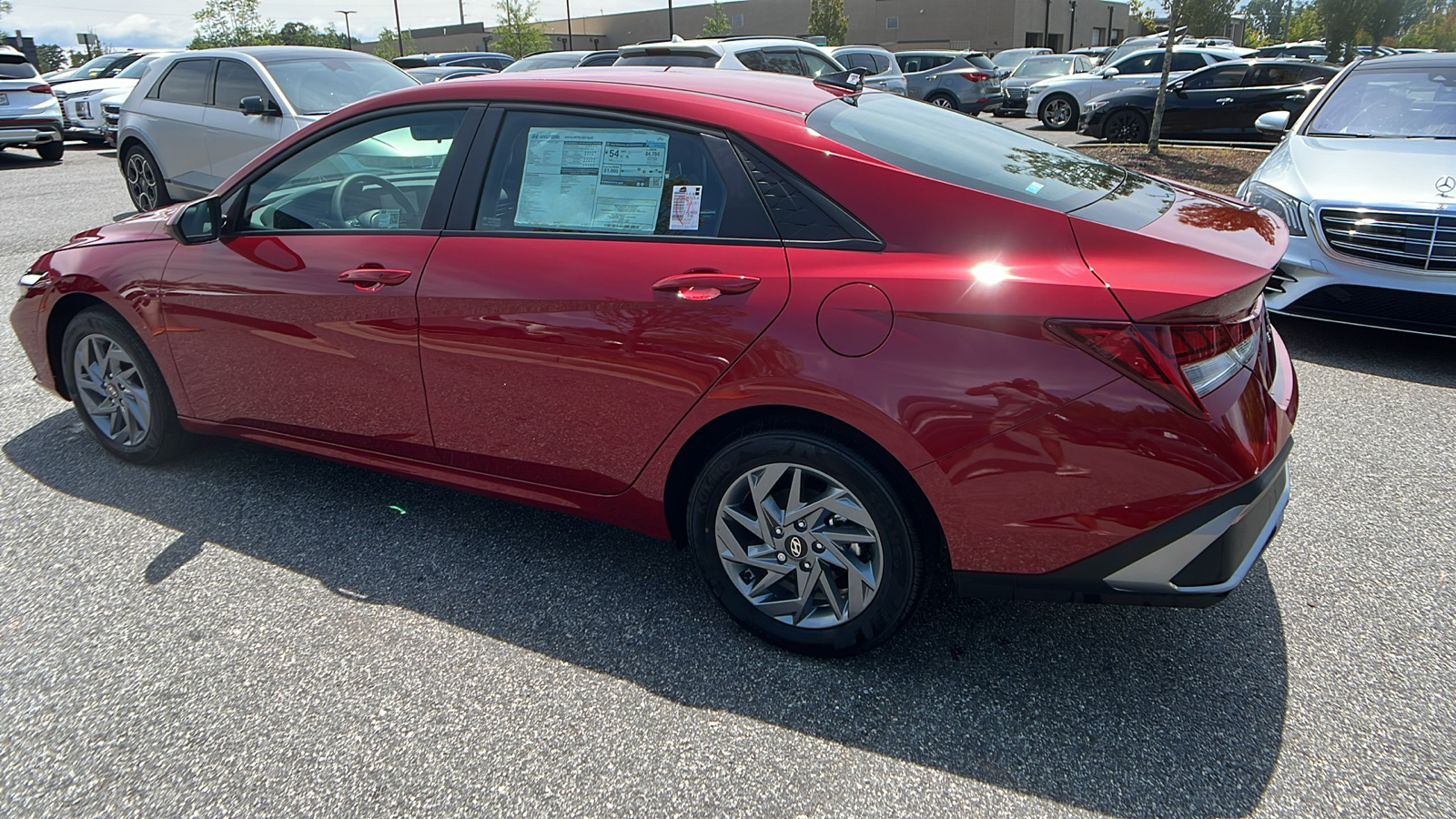 2024 Hyundai Elantra Hybrid Blue 3