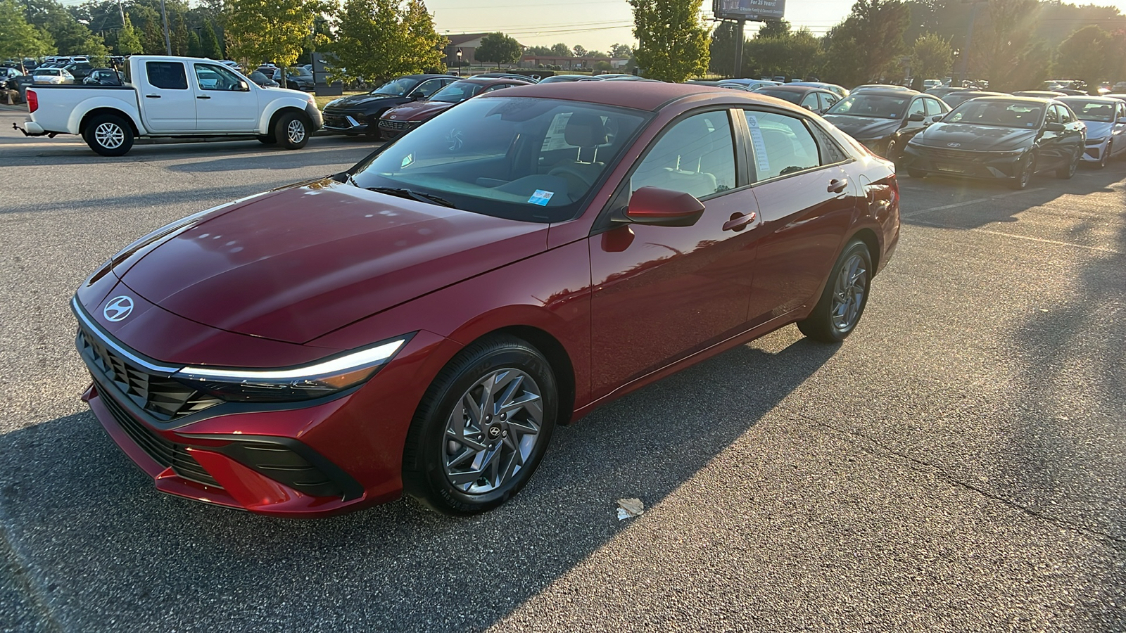 2024 Hyundai Elantra Hybrid Blue 3