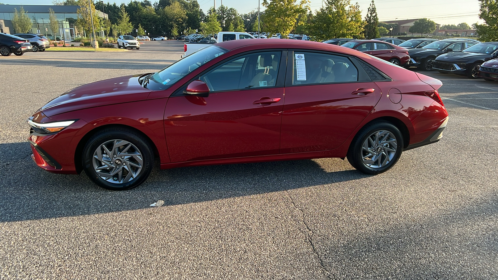 2024 Hyundai Elantra Hybrid Blue 4