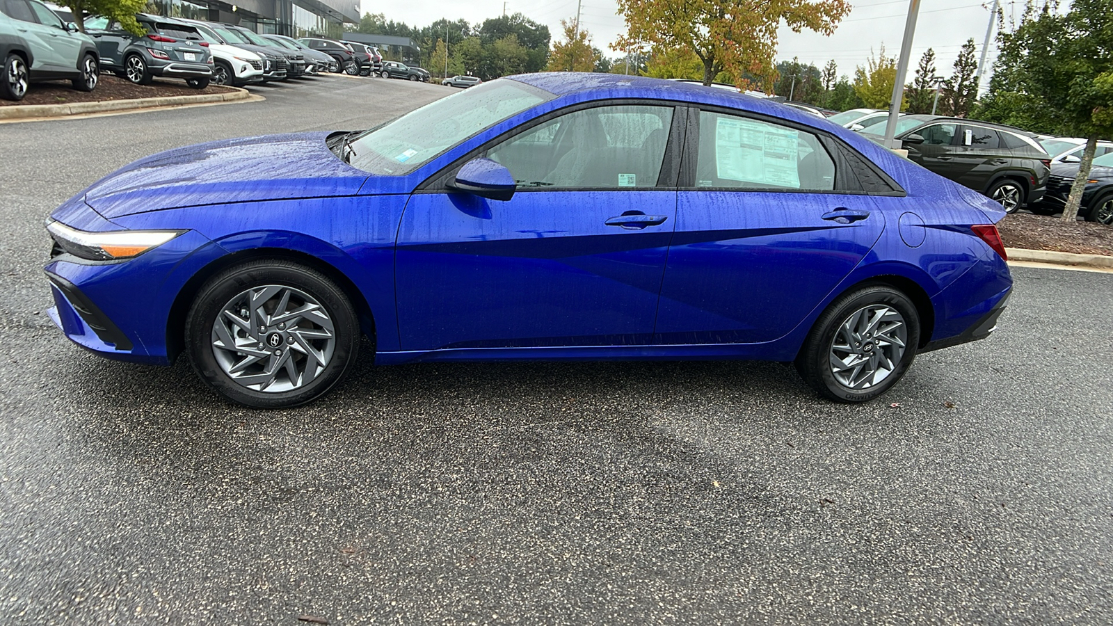 2024 Hyundai Elantra Hybrid Blue 4