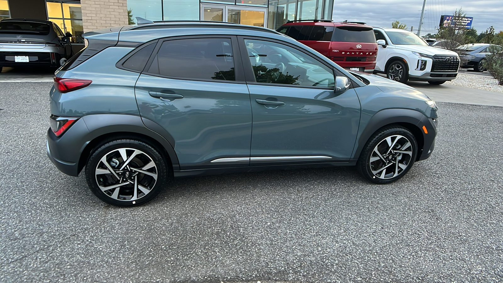 2022 Hyundai Kona Limited 8