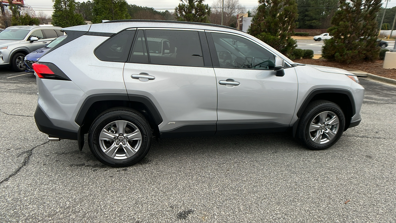 2024 Toyota RAV4 Hybrid XLE 8