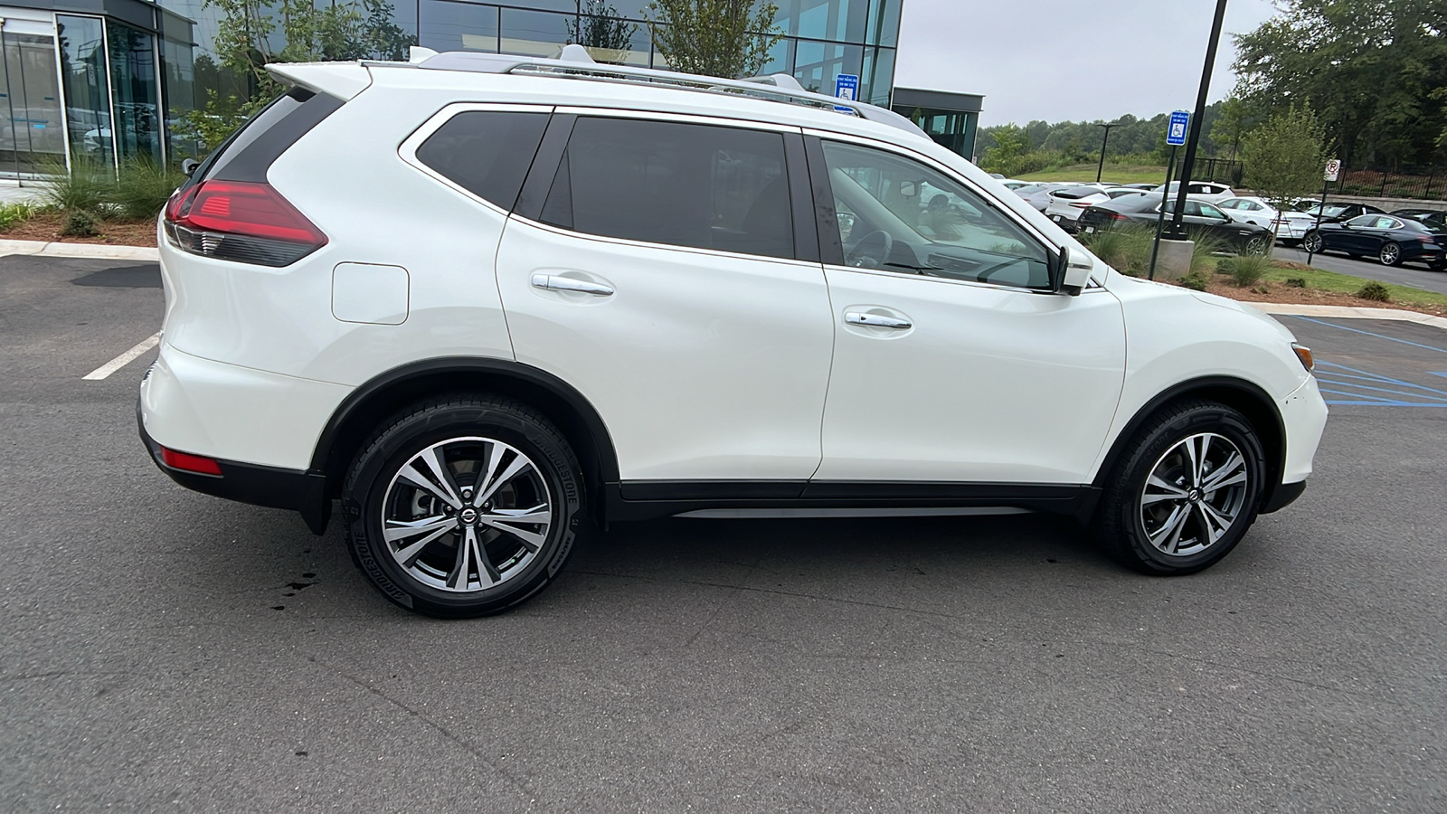 2019 Nissan Rogue SV 8