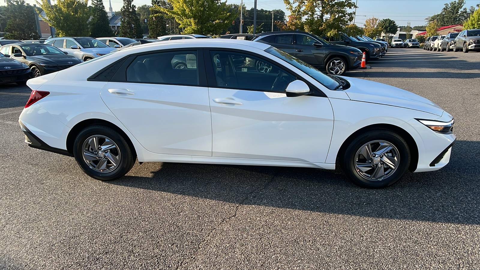 2024 Hyundai Elantra SE 7