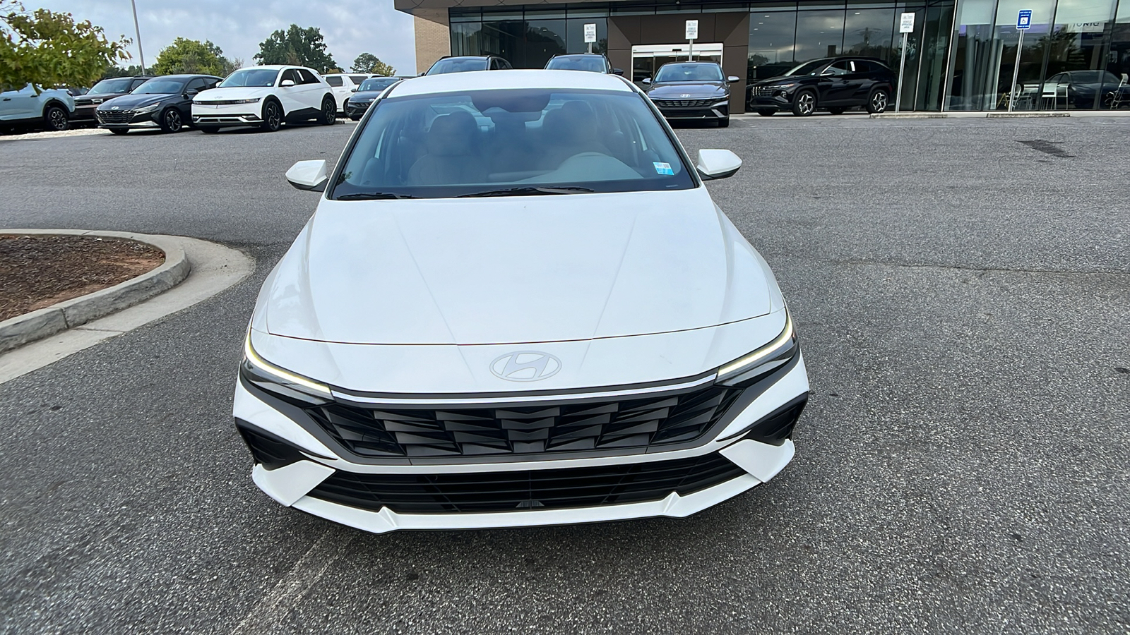 2024 Hyundai Elantra SE 2