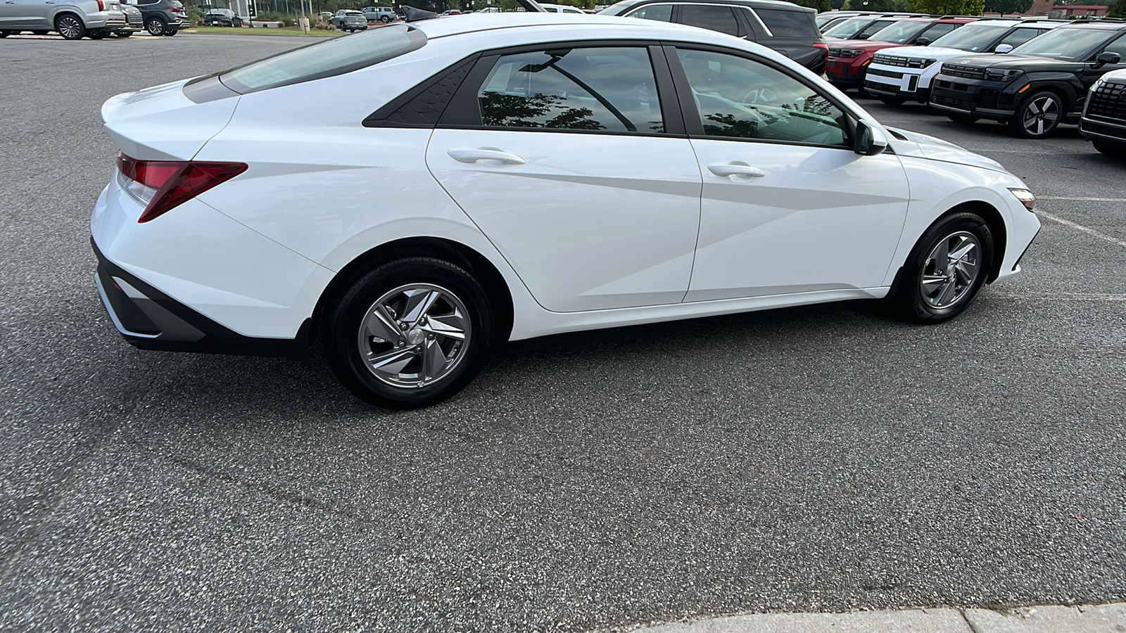 2024 Hyundai Elantra SE 8