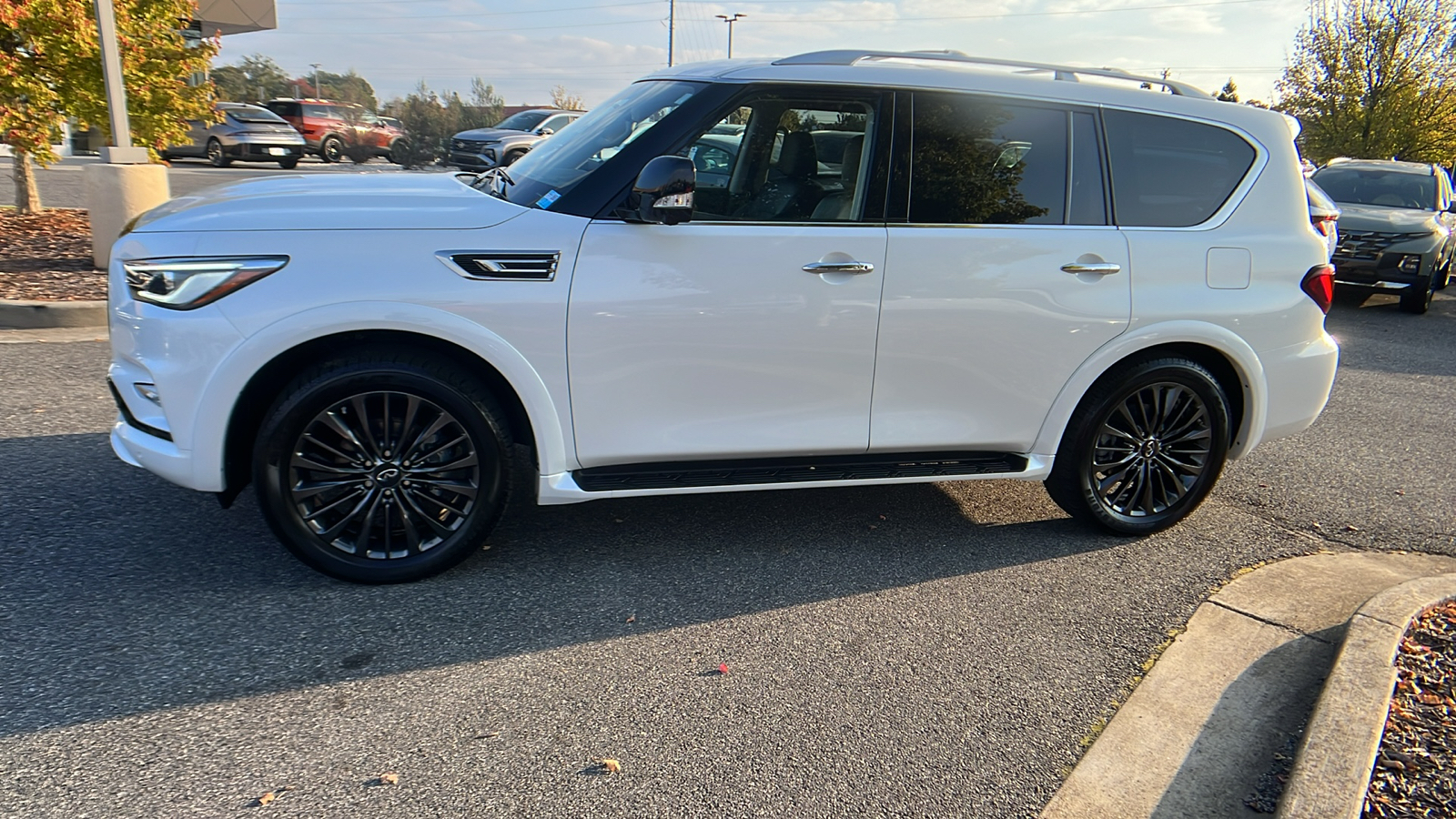 2022 INFINITI QX80 Premium Select 4