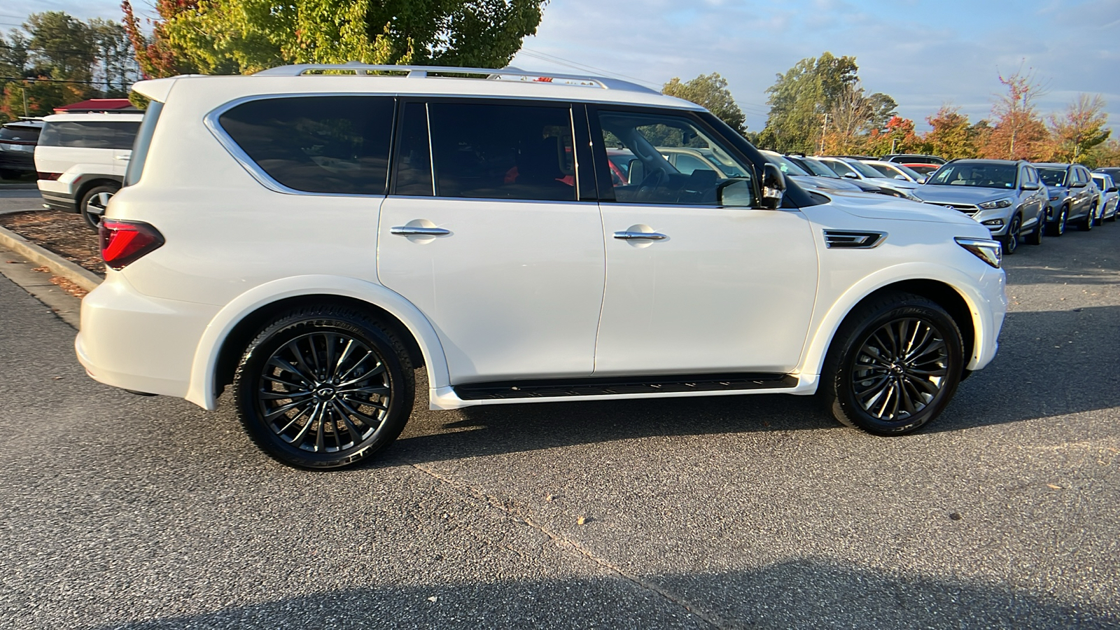 2022 INFINITI QX80 Premium Select 7