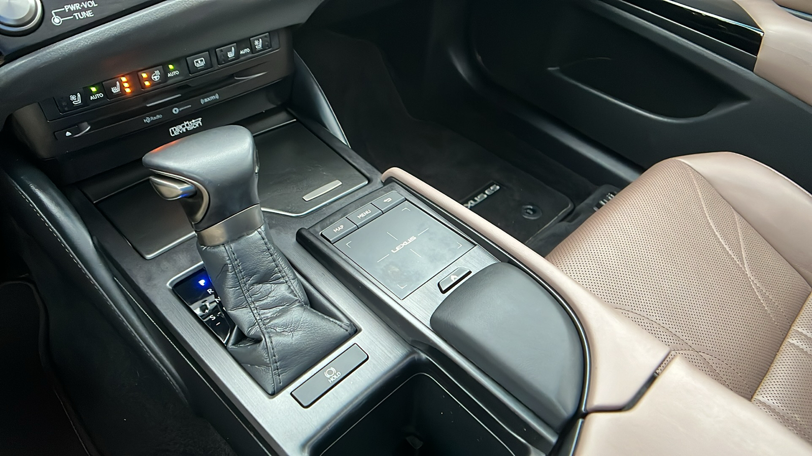 2022 Lexus ES 350 Ultra Luxury 25