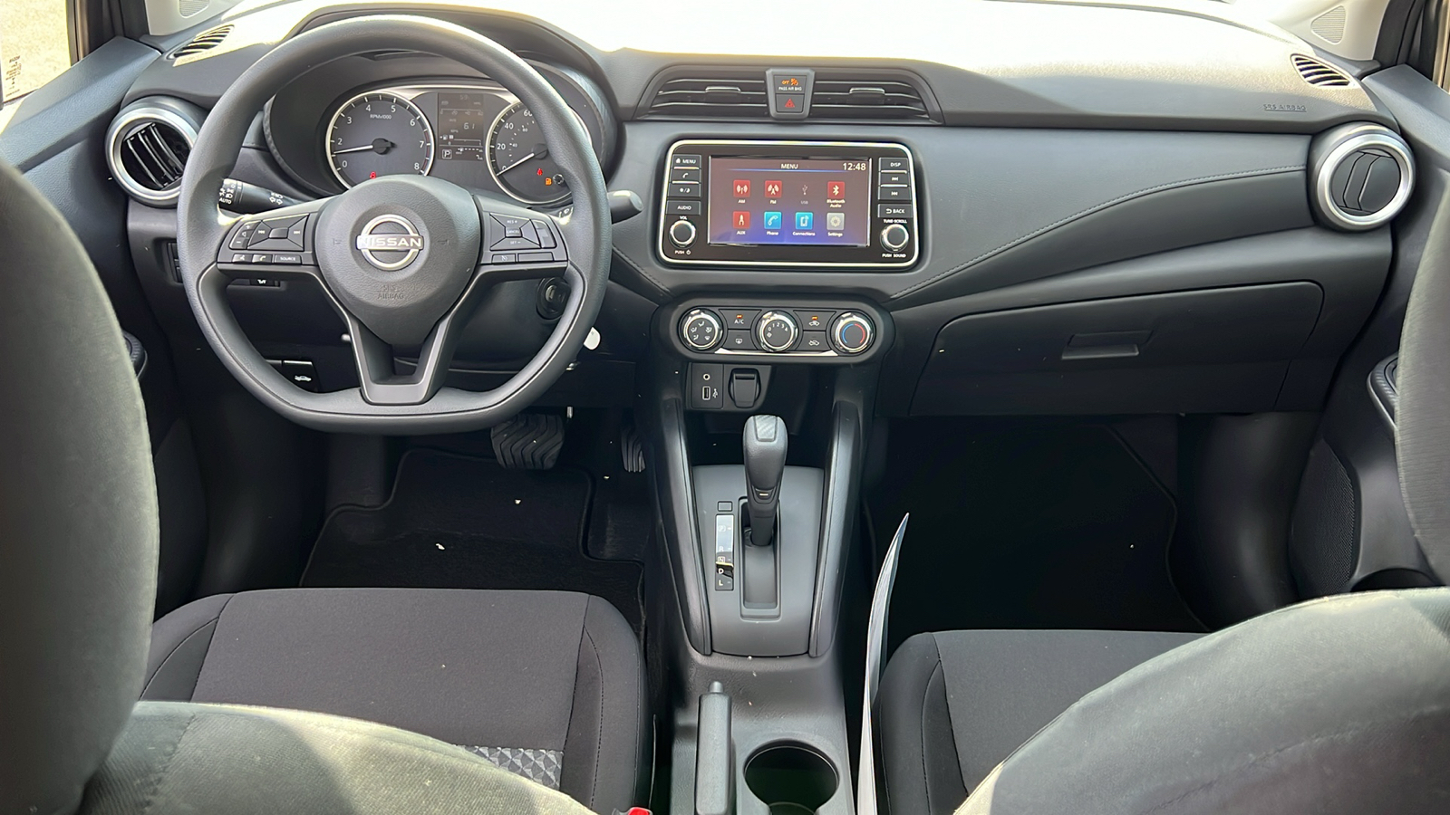 2024 Nissan Versa 1.6 S 10