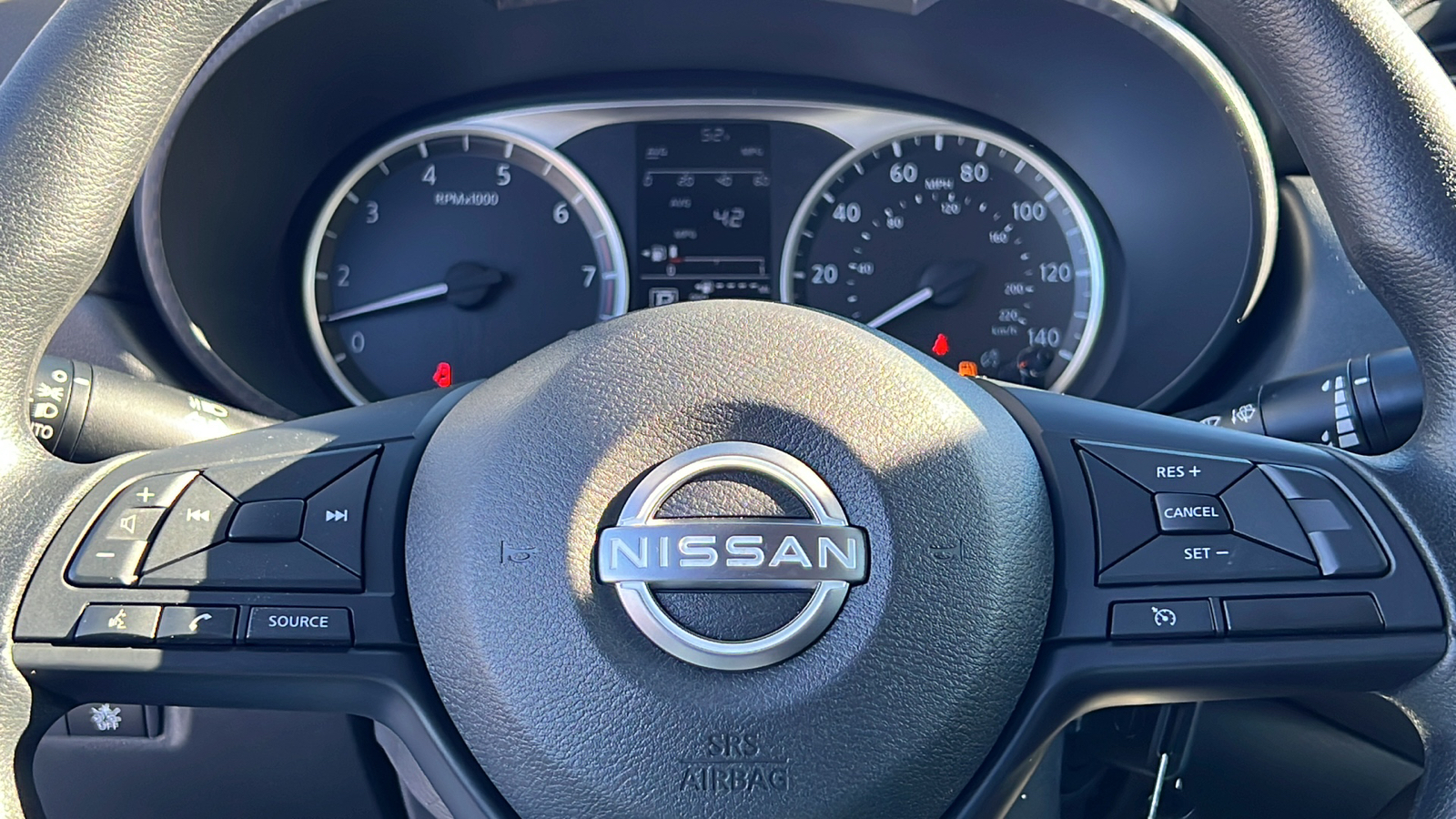 2024 Nissan Versa 1.6 S 21