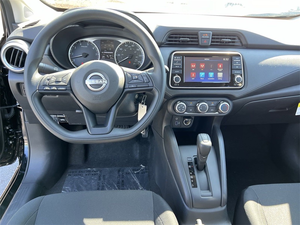 2024 Nissan Versa 1.6 S 14