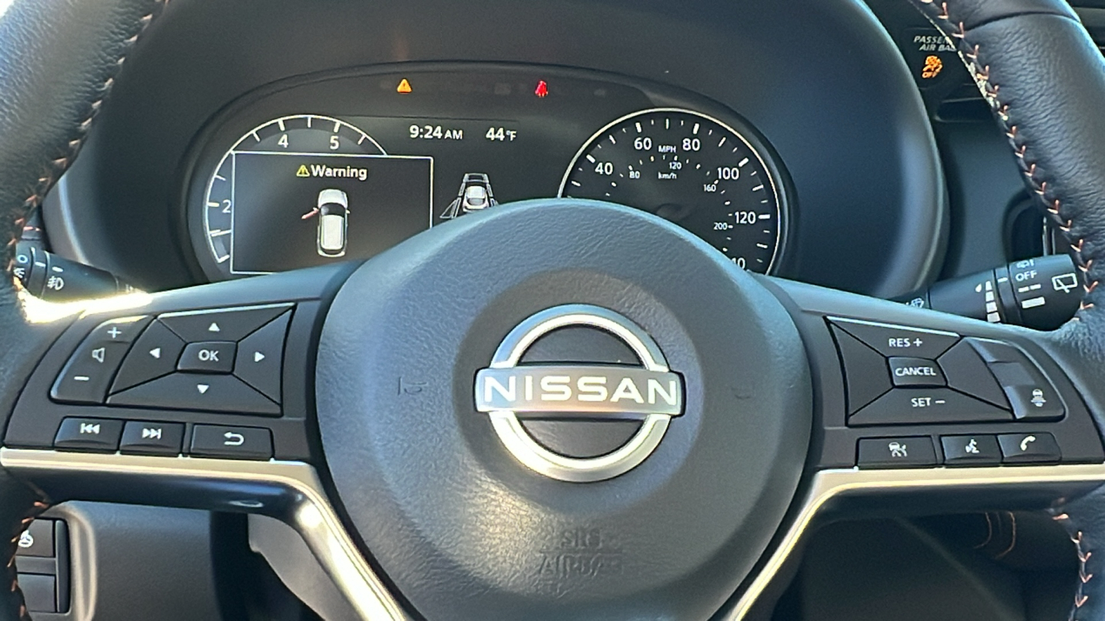 2024 Nissan Kicks SR 20