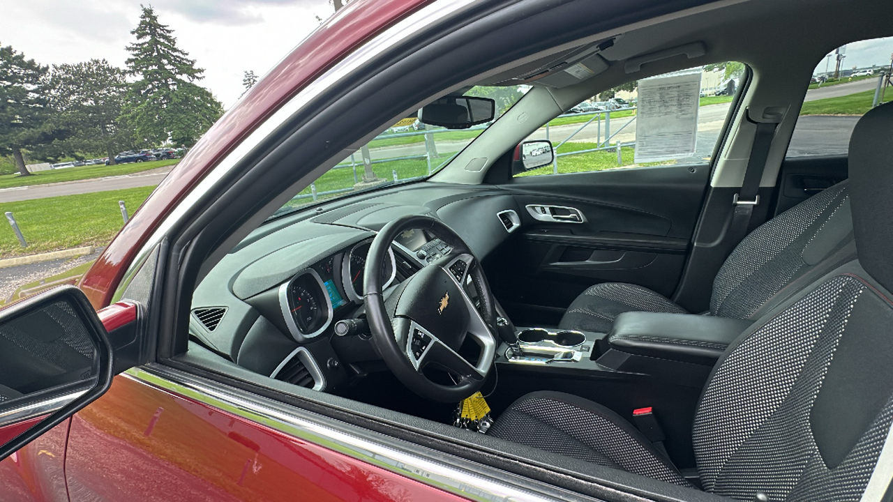 2017 Chevrolet Equinox LT 22
