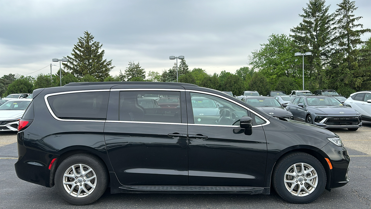 2022 Chrysler Pacifica Touring L 2