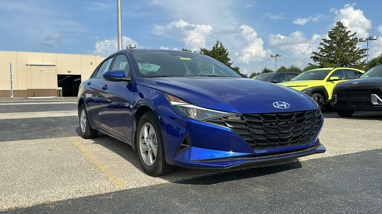 2023 Hyundai Elantra SE 1