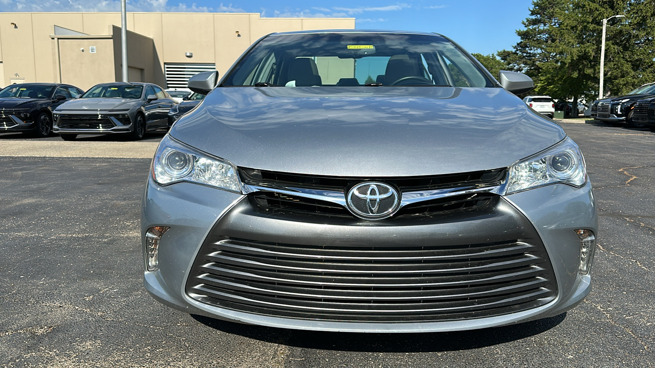 2017 Toyota Camry XLE 3