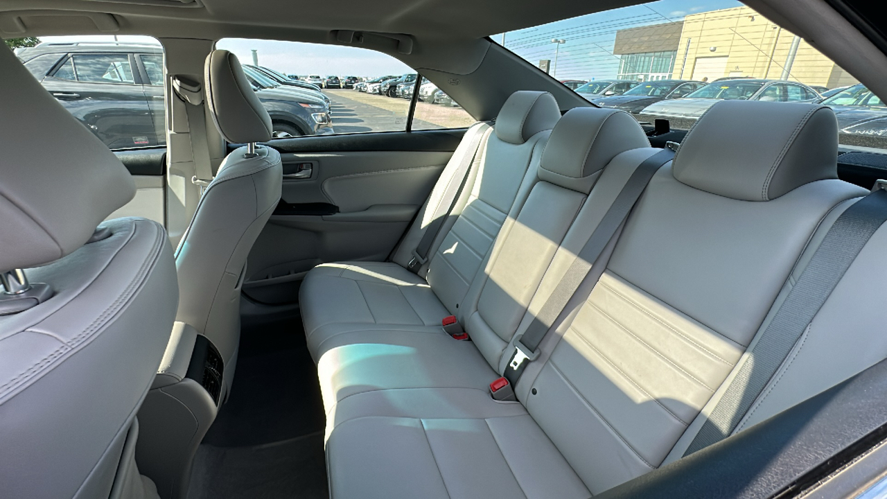 2017 Toyota Camry XLE 27