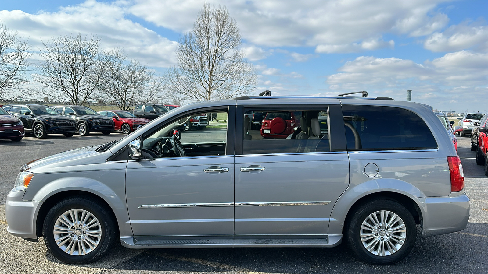 2014 Chrysler Town & Country Limited 4