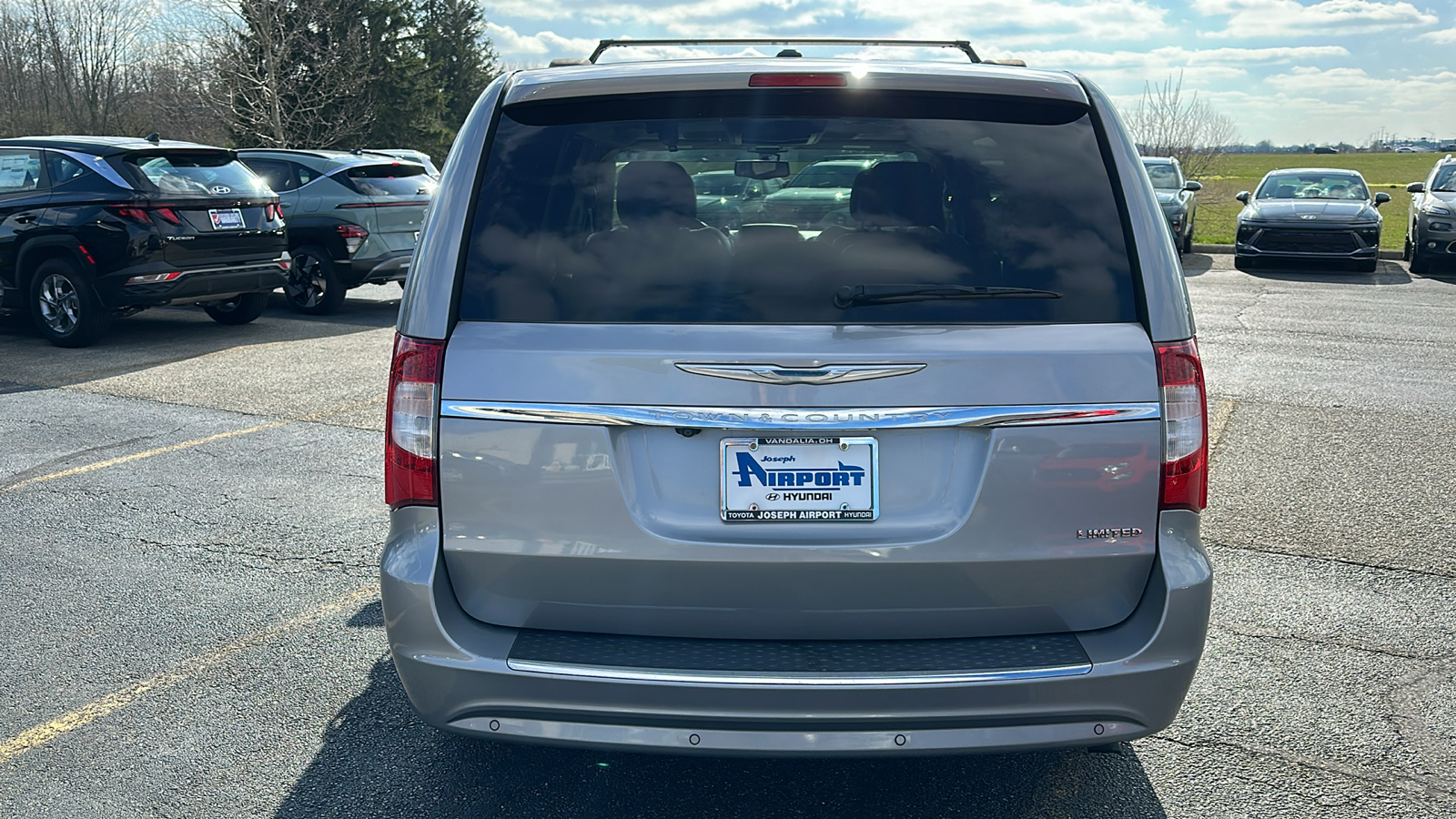 2014 Chrysler Town & Country Limited 30