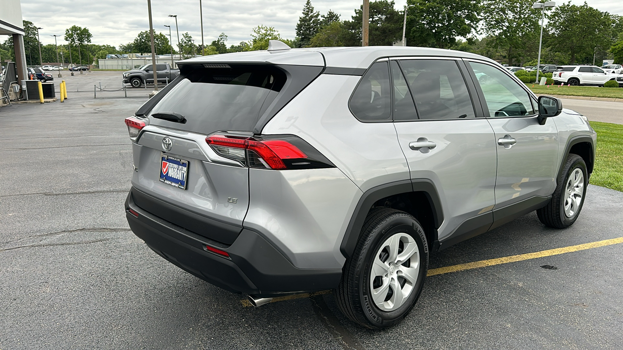 2023 Toyota RAV4 LE 32