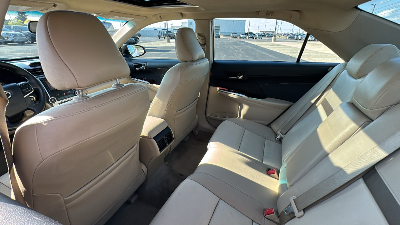2014 Toyota Camry XLE 28