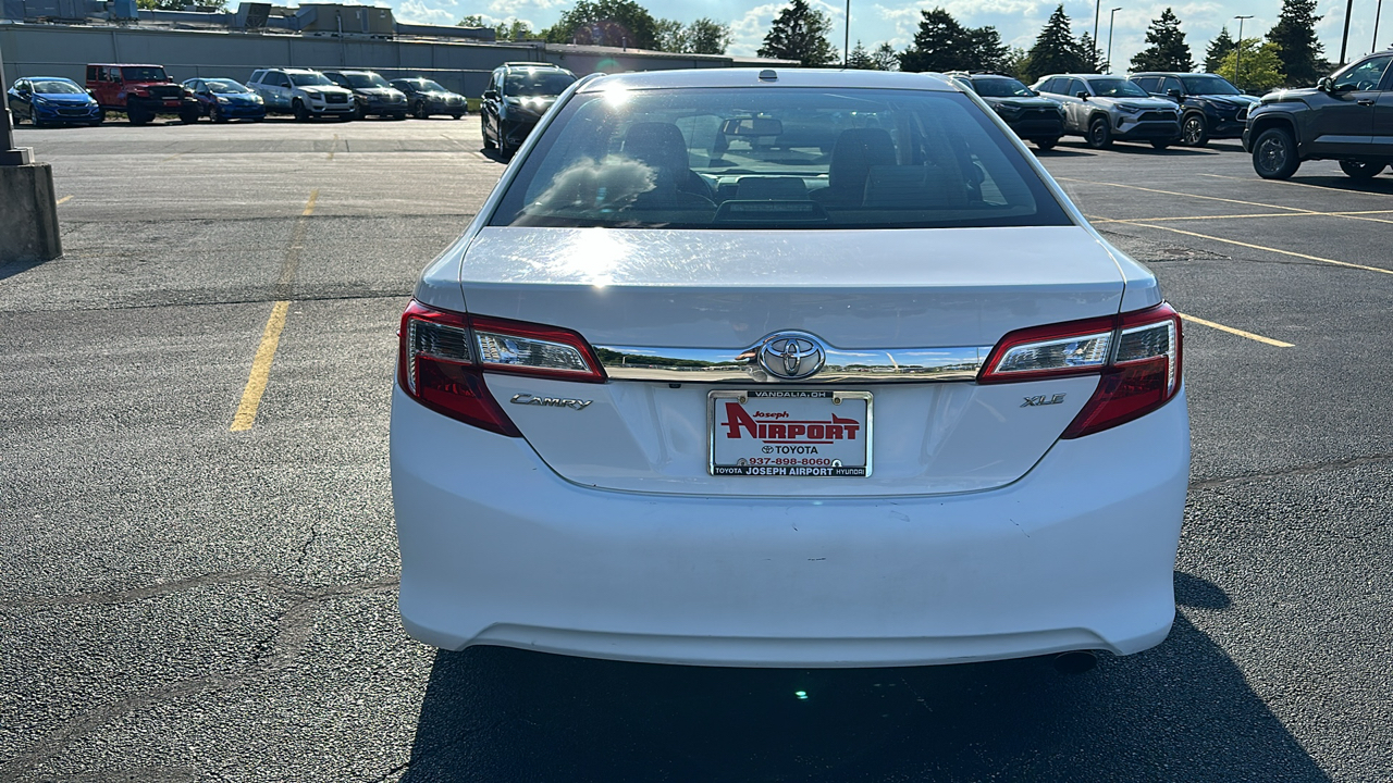 2014 Toyota Camry XLE 30