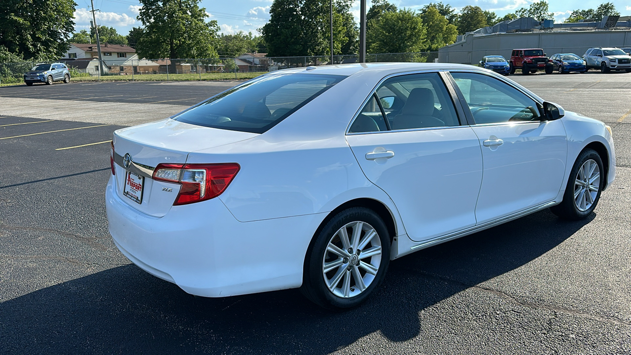 2014 Toyota Camry XLE 31