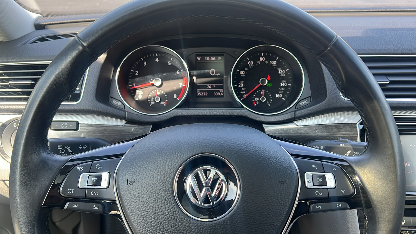 2018 Volkswagen Passat 2.0T SE 9