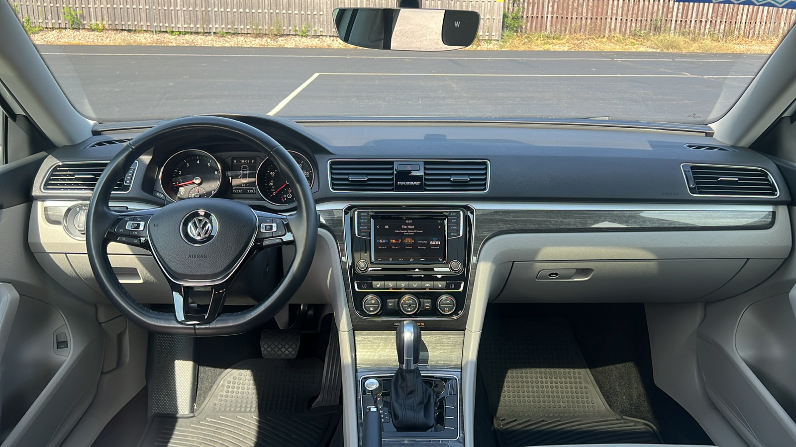 2018 Volkswagen Passat 2.0T SE 21