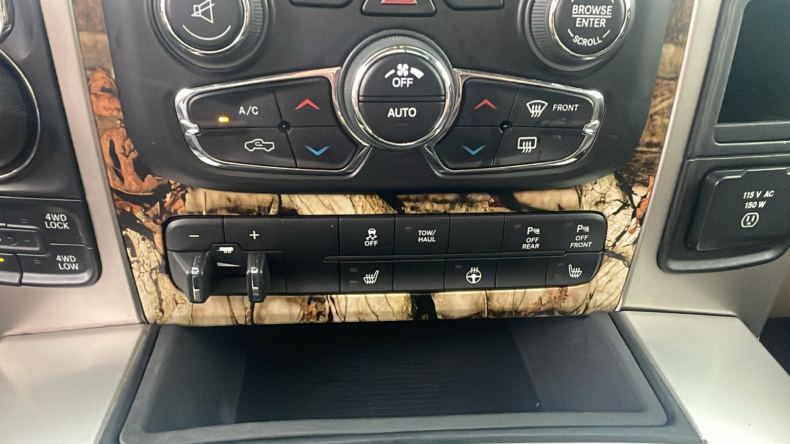 2016 Ram 1500 Outdoorsman 4WD Crew Cab 140.5 17