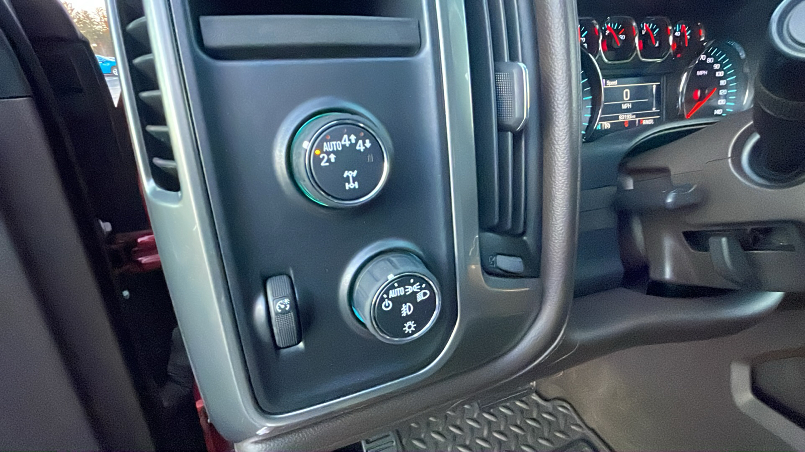 2018 Chevrolet Silverado 1500 LTZ 4WD Crew Cab 143.5 9