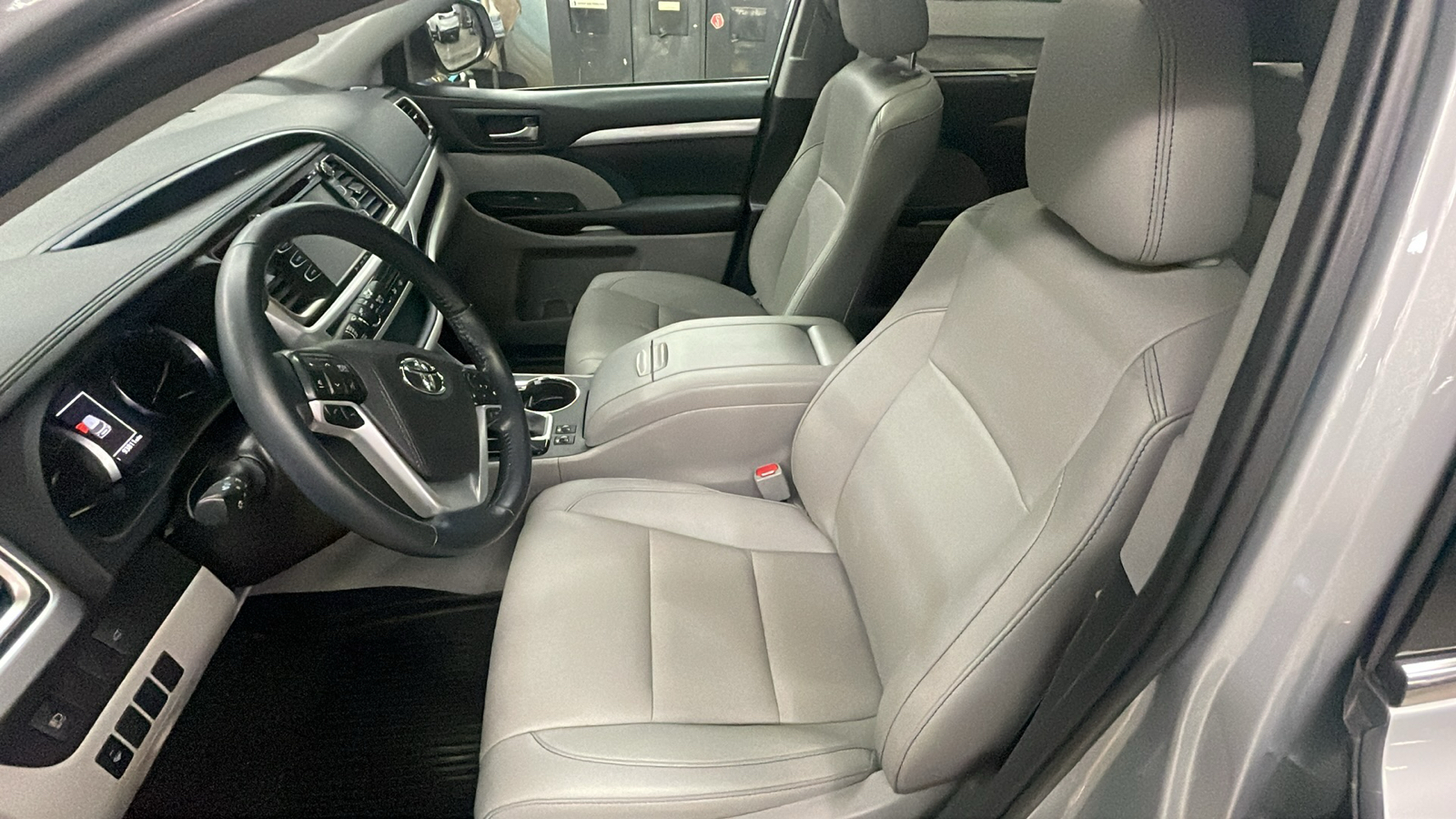 2019 Toyota Highlander Hybrid XLE 6