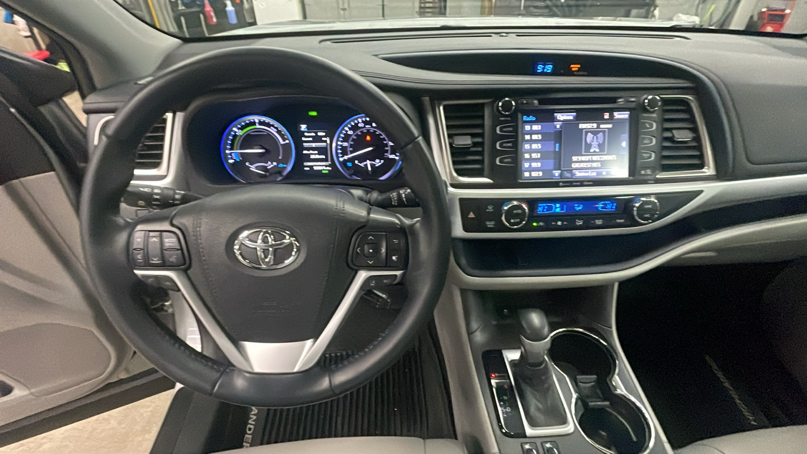 2019 Toyota Highlander Hybrid XLE 9