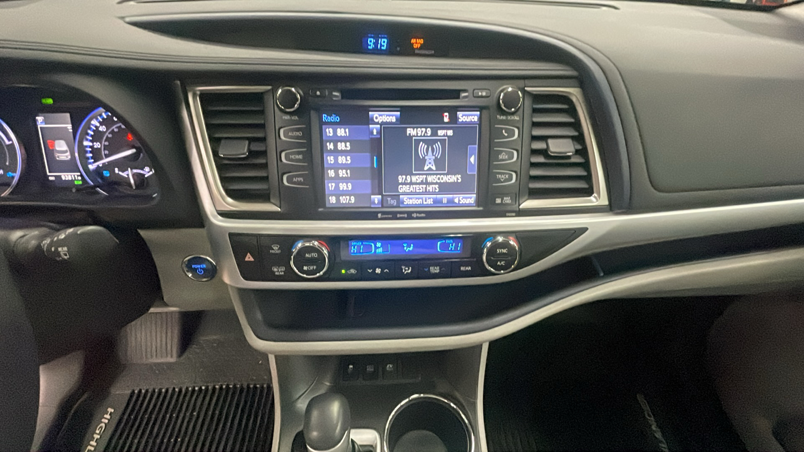 2019 Toyota Highlander Hybrid XLE 13