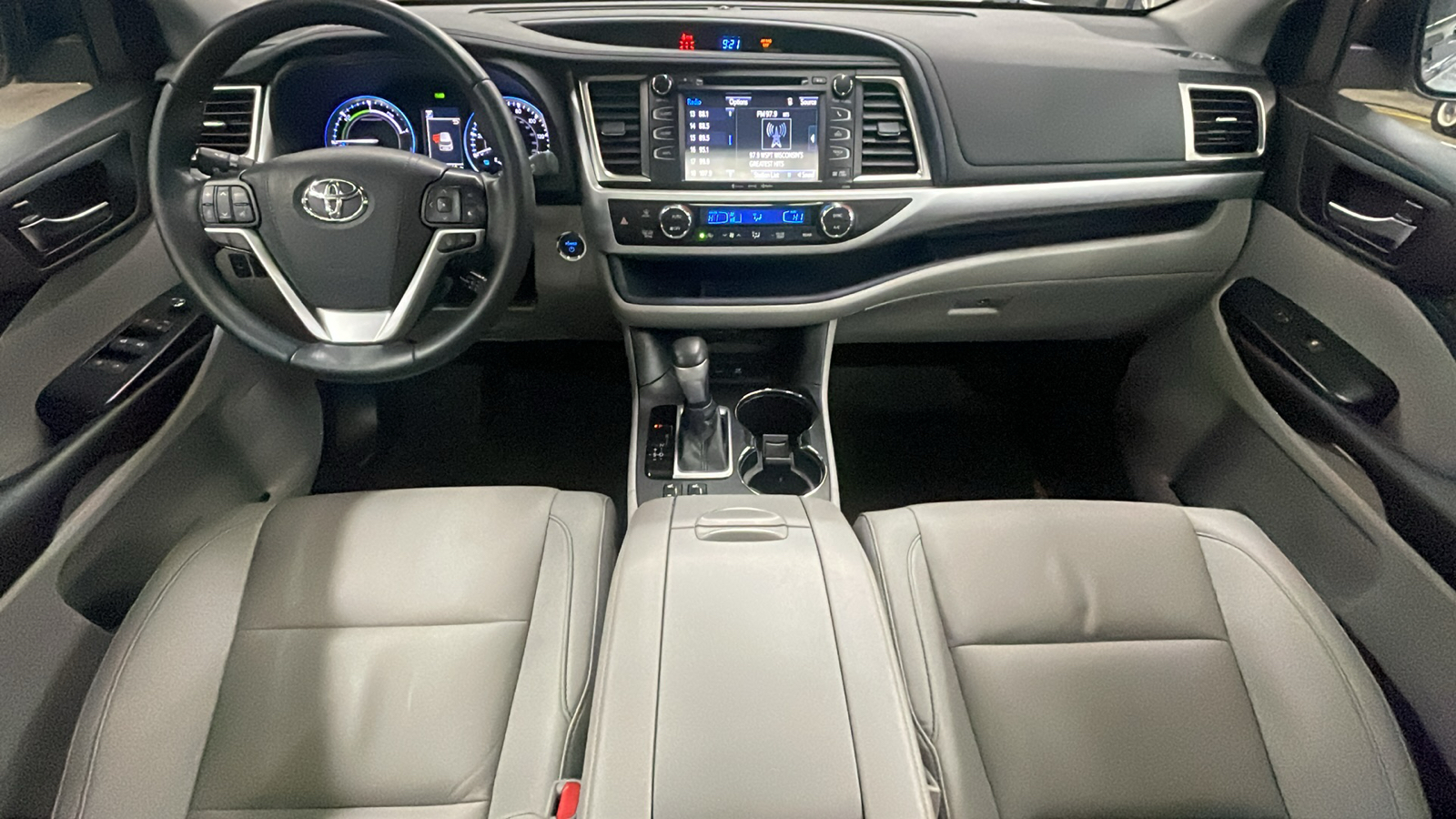 2019 Toyota Highlander Hybrid XLE 24