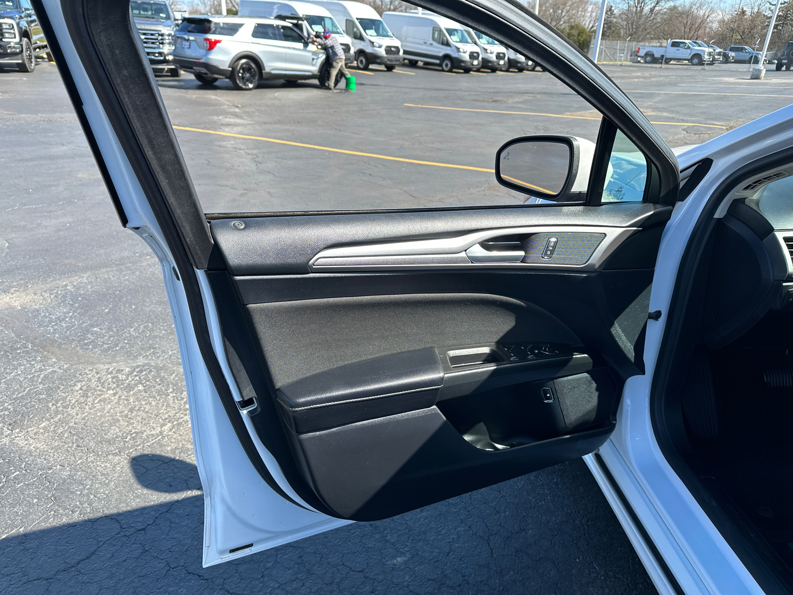 2019 Ford Fusion Hybrid SE 29