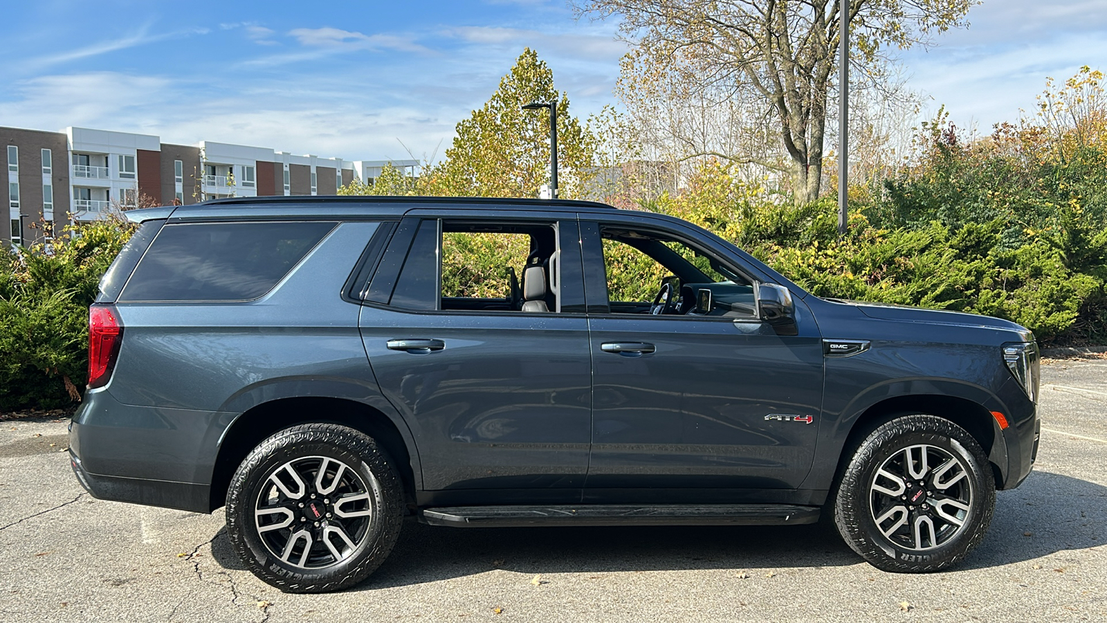 2021 GMC Yukon AT4 3