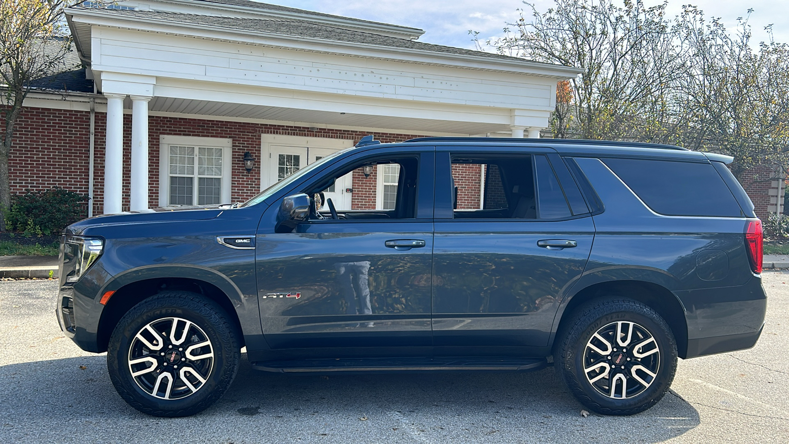 2021 GMC Yukon AT4 16