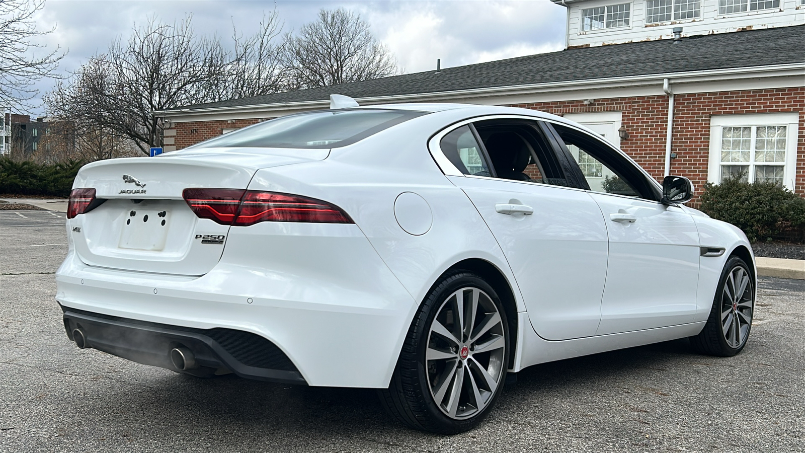 2020 Jaguar XE S 10