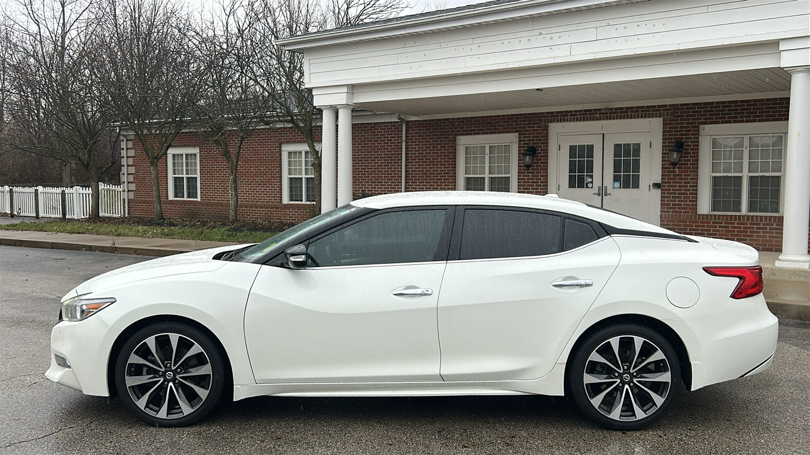 2017 Nissan Maxima SR 14