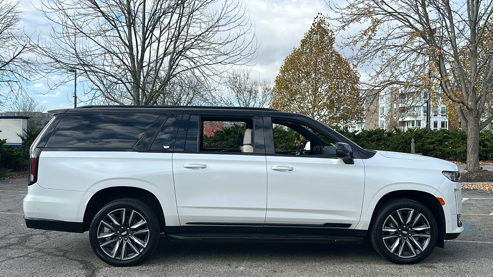 2021 Cadillac Escalade ESV Sport 3